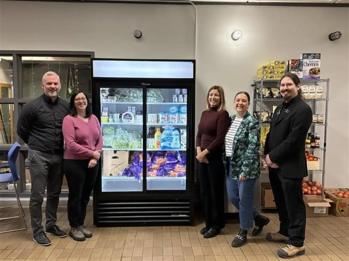 Inauguration du réfrigérateur communautaire